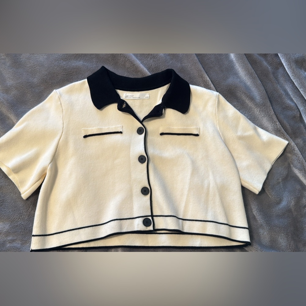 Xs oak and fort Cream and Black knit crop